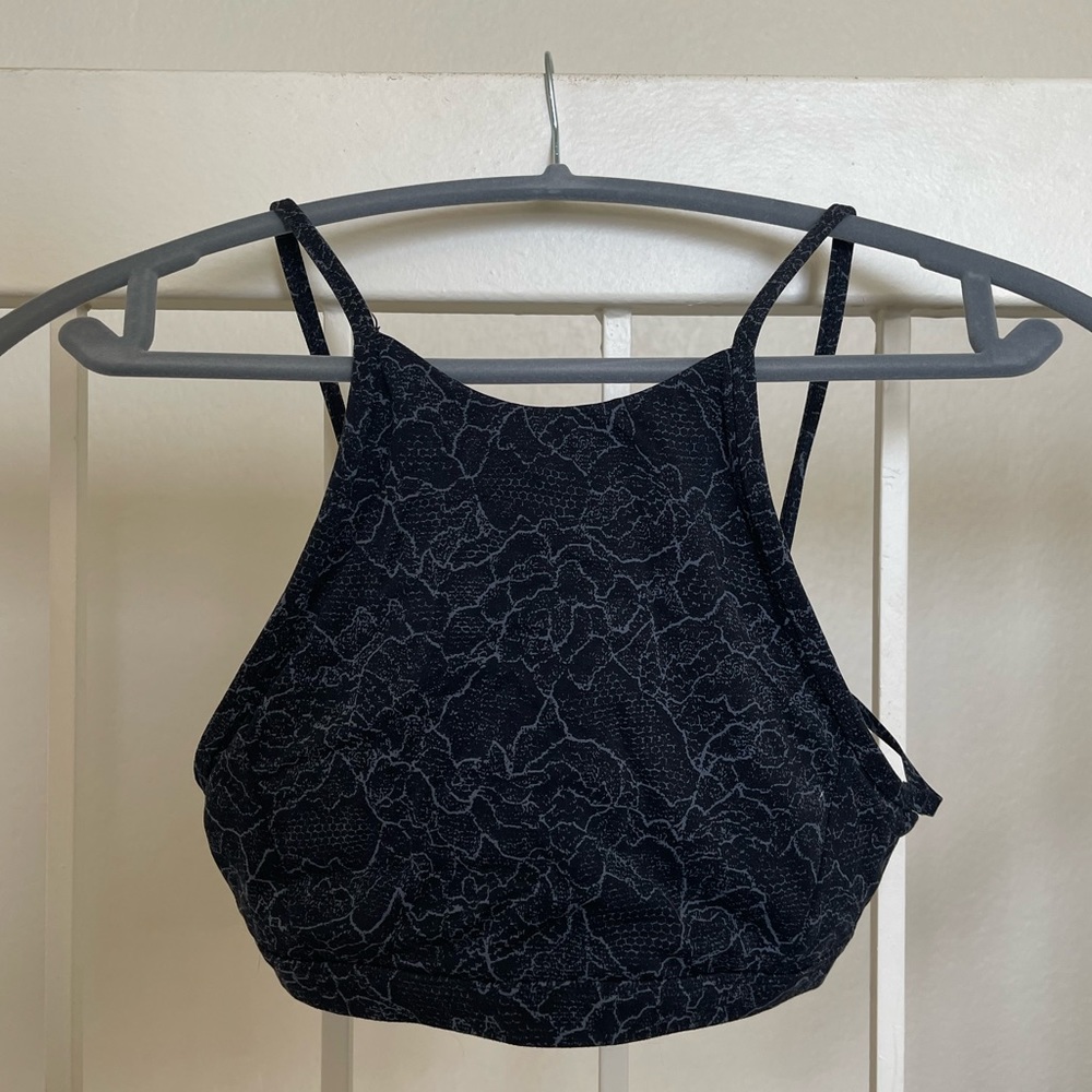Lululemon high neck sports bra